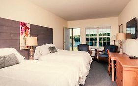 Crescent Lake Inn And Suites